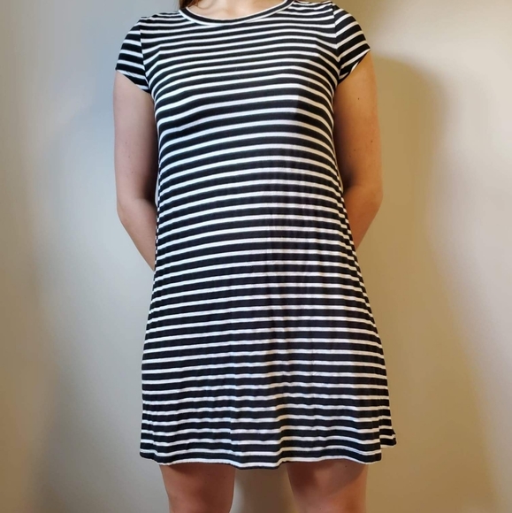 Summer dress - Picture 1 of 6